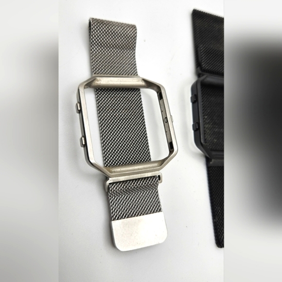 ๐๏ธ FREE ADD ON Lot of 3 Mesh Magnetic Replacement Bands Fitbit Versa - Picture 2 of 4